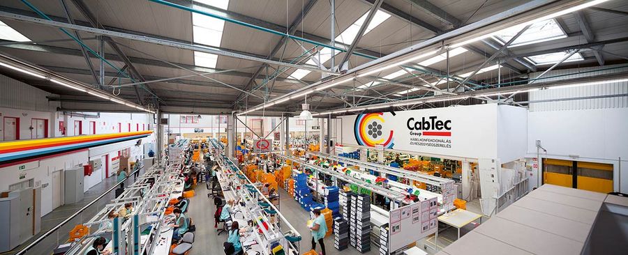 Fachwissen, Automation, Digitalisierung: CabTecs Fertigung in Ungarn Fachwissen, Automation, Digitalisierung: CabTecs Fertigung in Ungarn