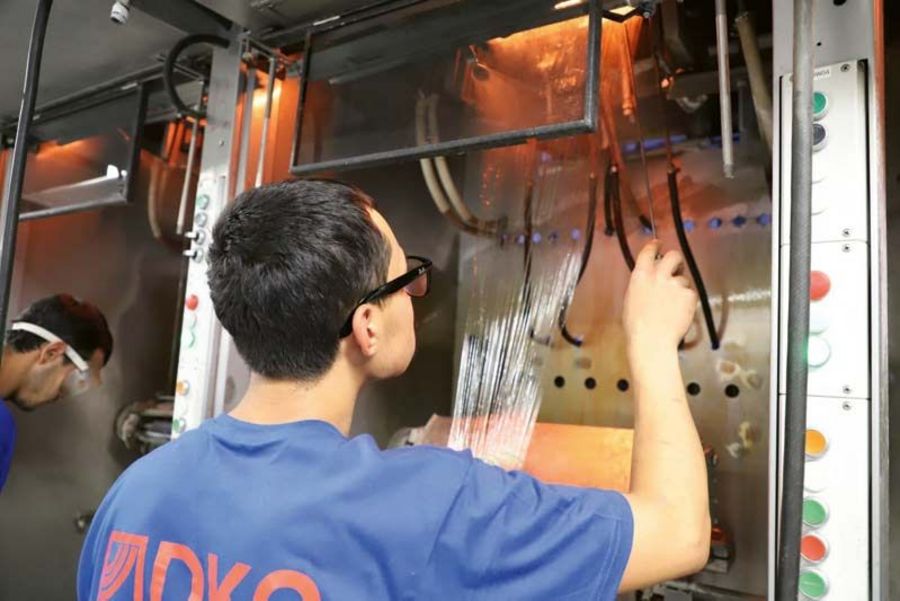 JV Deutsche Kabel Mitarbeiter in der Produktion JV Deutsche Kabel Mitarbeiter in der Produktion