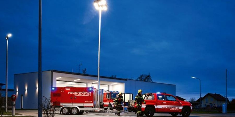 ELMAG Stromerzeuger mit Lichtmast im Einsatz ELMAG Stromerzeuger mit Lichtmast im Einsatz
