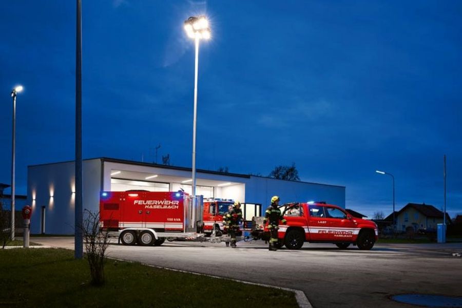 ELMAG Stromerzeuger mit Lichtmast im Einsatz ELMAG Stromerzeuger mit Lichtmast im Einsatz