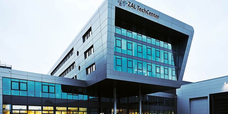Passender Einsatz: das TechCenter Finkenwerder mit ISOLAR SOLARLUX