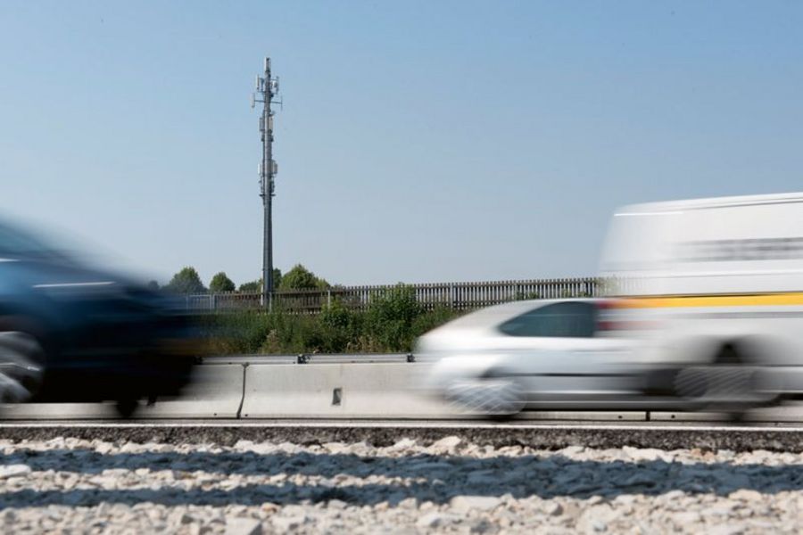 DFMG Deutsche Funkturm Funkturm an einer Autobahn DFMG Deutsche Funkturm Funkturm an einer Autobahn
