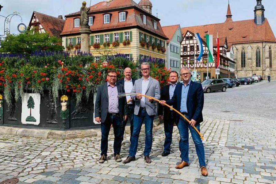 Stadtwerke Feuchtwangen Gründung der BreitBAND Glasfasernetze SW GmbH Stadtwerke Feuchtwangen Gründung der BreitBAND Glasfasernetze SW GmbH