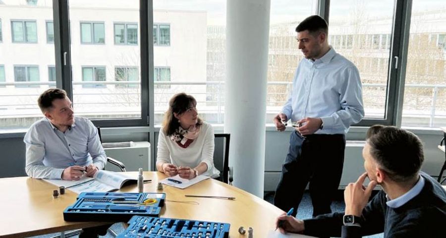 LEMO Elektronik Mitarbeiterbesprechung LEMO Elektronik Mitarbeiterbesprechung