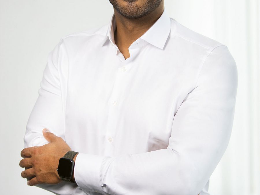 Dr. Manu, Dominique