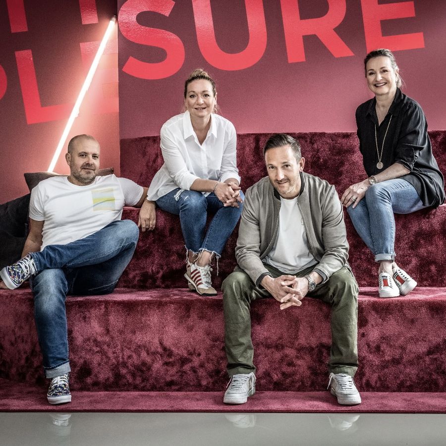13+ YEARS GOING STRONG. VERLÄNGERUNG EINER ERFOLGREICHEN PARTNERSCHAFT. Die BECC Agency verteidigt ihr Mandat als CI-/CD-Leadagentur für die BMW Group und ihre Marken BMW und MINI. 13+ YEARS GOING STRONG. VERLÄNGERUNG EINER ERFOLGREICHEN PARTNERSCHAFT. Die BECC Agency verteidigt ihr Mandat als CI-/CD-Leadagentur für die BMW Group und ihre Marken BMW und MINI.