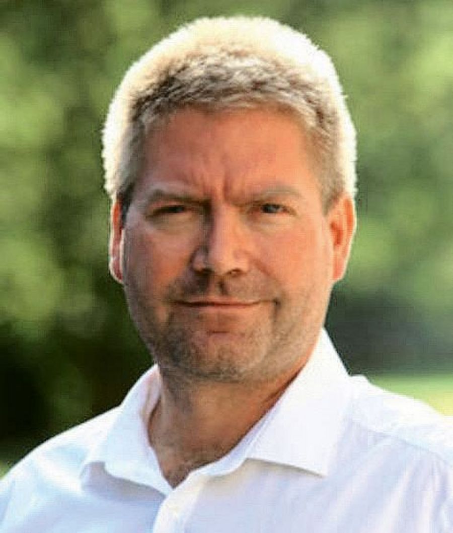 Dirk Frank, Prokurist der Heinrich‘s Fliesenmarkt GmbH Dirk Frank, Prokurist der Heinrich‘s Fliesenmarkt GmbH