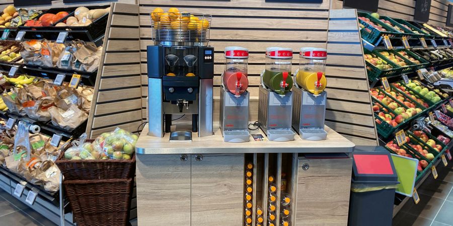 Die Saft- und Smoothiebar schafft ein attraktives Angebot für frisch zubereitete Getränke und trägt dem Trend zu schnellen, gesunden Convenience-Lösungen Rechnung Die Saft- und Smoothiebar schafft ein attraktives Angebot für frisch zubereitete Getränke und trägt dem Trend zu schnellen, gesunden Convenience-Lösungen Rechnung