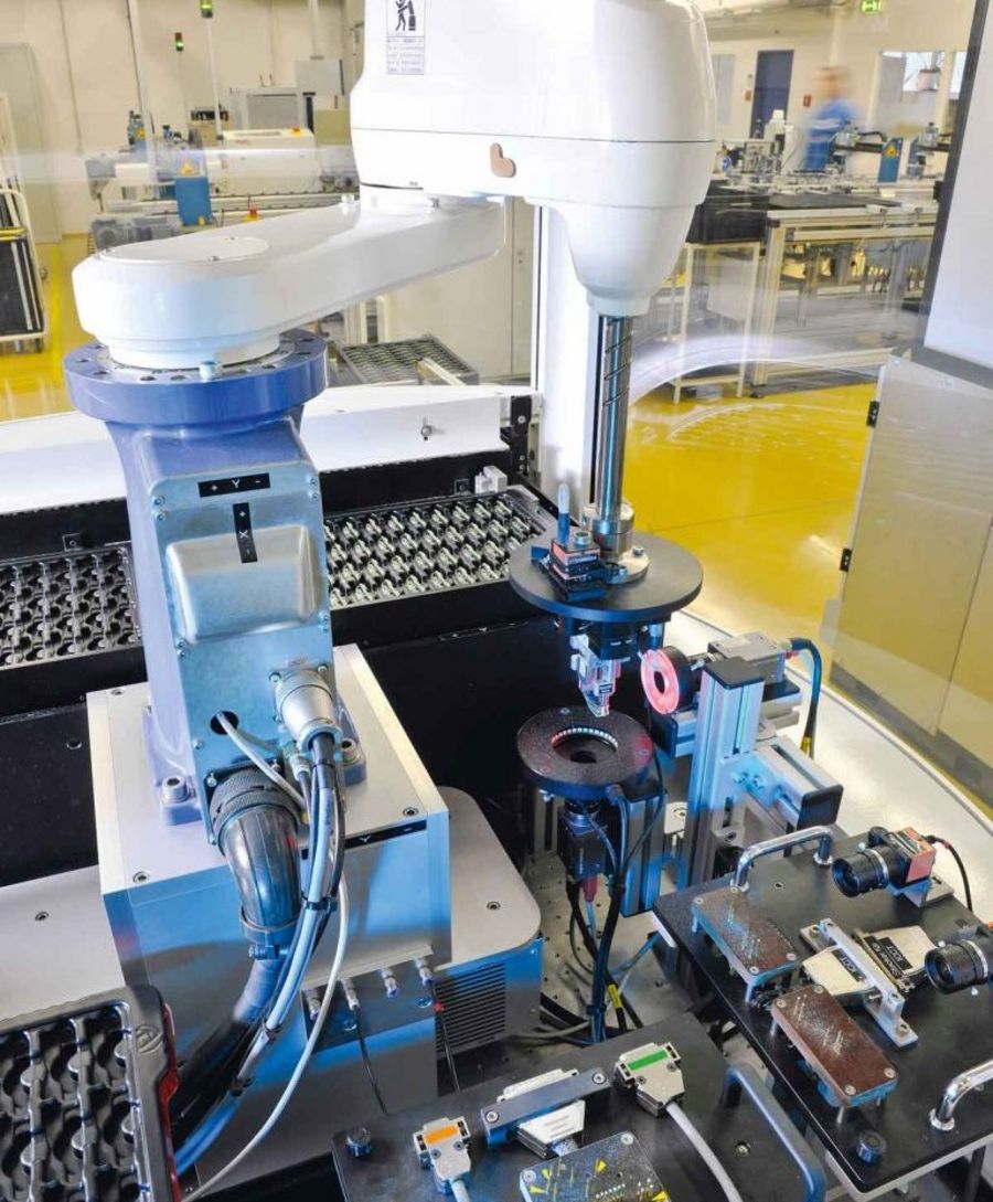 Ein robotergesteuertes Endtestsystem von cms electronics. Ein robotergesteuertes Endtestsystem von cms electronics.
