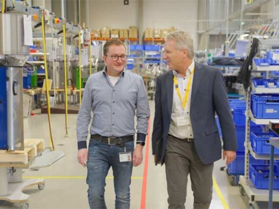 Heyman Manufacturing Mitarbeiter im Gespräch