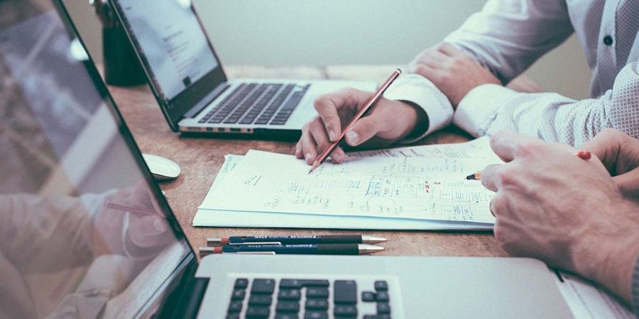 Bewerbung: Brauche ich unbedingt das Arbeitszeugnis des aktuellen Arbeitgebers? Bewerbung: Brauche ich unbedingt das Arbeitszeugnis des aktuellen Arbeitgebers?