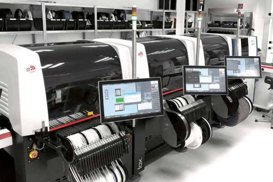Essemtec - SMT-Linie mit drei Fox-Bestückern Essemtec - SMT-Linie mit drei Fox-Bestückern