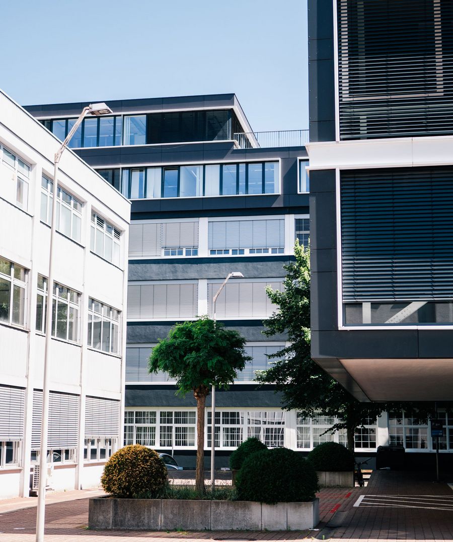 Am Karlsruher Standort verbindet DEFINE MEDIA technologische Entwicklung mit einer Unternehmenskultur, die auf Transparenz, Eigenverantwortung und Zusammenarbeit setzt. Am Karlsruher Standort verbindet DEFINE MEDIA technologische Entwicklung mit einer Unternehmenskultur, die auf Transparenz, Eigenverantwortung und Zusammenarbeit setzt.