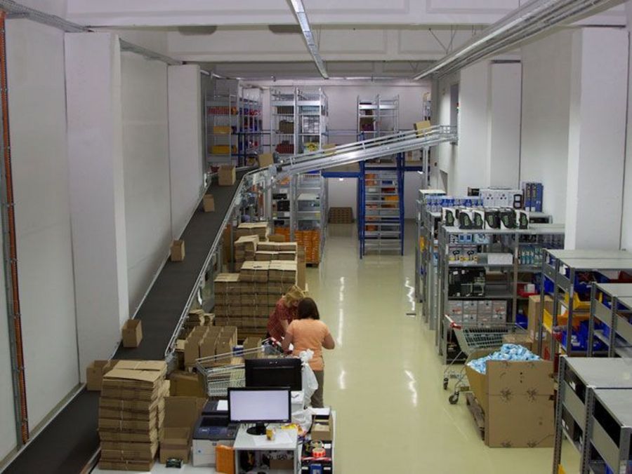 Zum Versand fertige Waren bei getgoods.de Zum Versand fertige Waren bei getgoods.de
