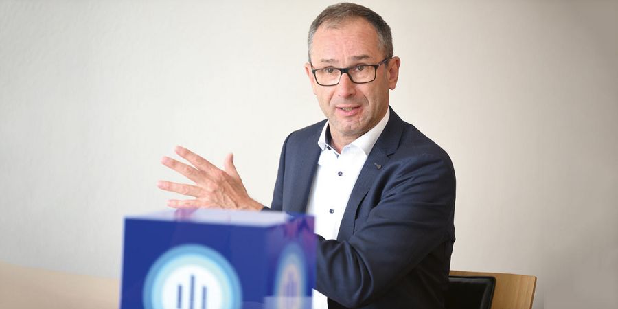Dr. Bruno Jacobfeuerborn, Vorsitzender der Geschäftsführung der DFMG Deutsche Funkturm GmbH Dr. Bruno Jacobfeuerborn, Vorsitzender der Geschäftsführung der DFMG Deutsche Funkturm GmbH