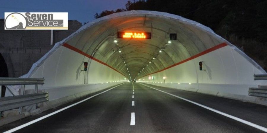 Der Salerno-Tunnel hat von Seven Service einen neuen Anstrich bekommen Der Salerno-Tunnel hat von Seven Service einen neuen Anstrich bekommen