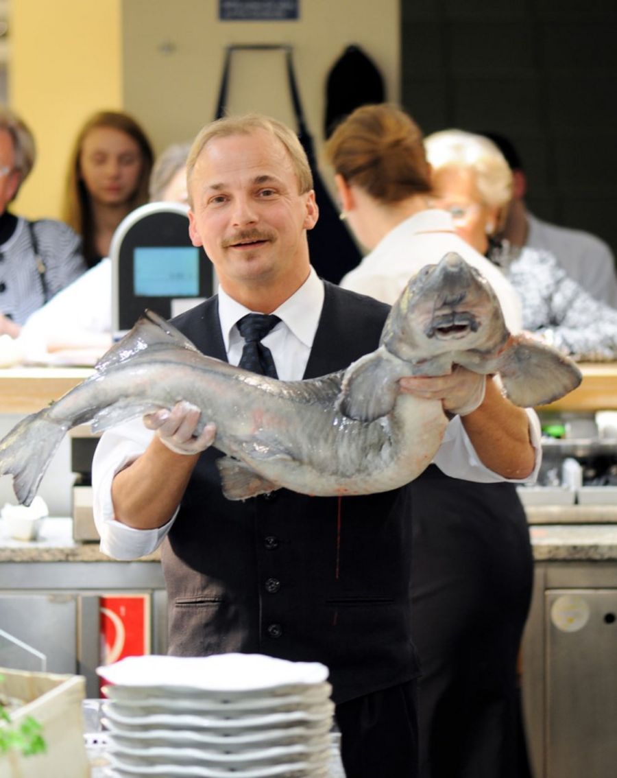 Ausschließlich frische Ware wird an den Fischtheken angeboten Ausschließlich frische Ware wird an den Fischtheken angeboten
