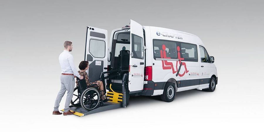 Tribus - Elektrisch angetriebener Bus mit Lift für Rollstuhlfahrer Tribus - Elektrisch angetriebener Bus mit Lift für Rollstuhlfahrer