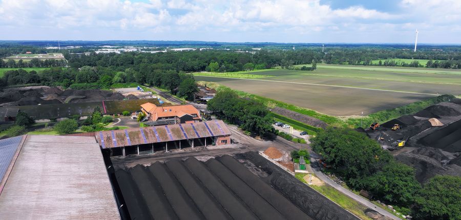 Der Betriebshof der Olde Bolhaar Eco-Service GmbH in Gildehaus bildet einen zentralen Knotenpunkt für die regionale Aufbereitung organischer Reststoffe Der Betriebshof der Olde Bolhaar Eco-Service GmbH in Gildehaus bildet einen zentralen Knotenpunkt für die regionale Aufbereitung organischer Reststoffe