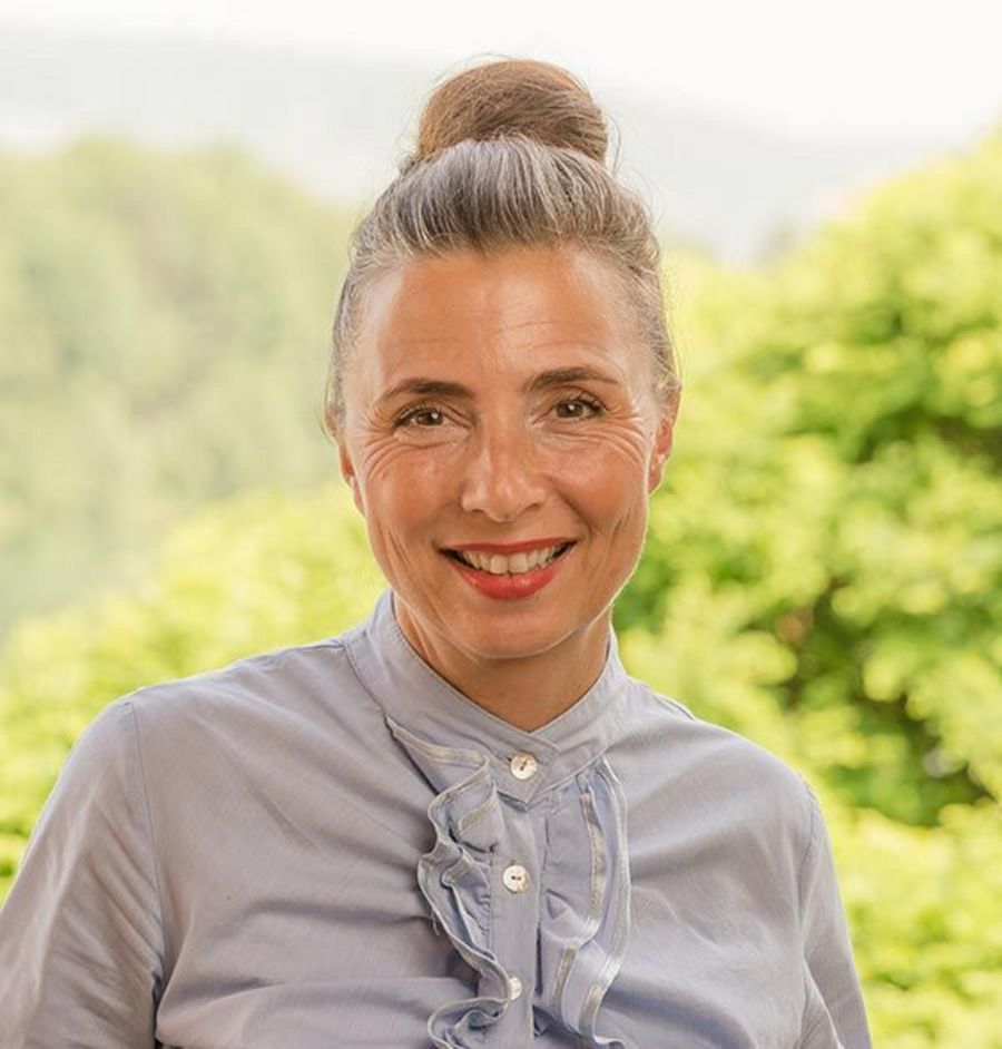 Karina Kull, Direktorin im Seehotel Niedernberg, dem Dorf am See Karina Kull, Direktorin im Seehotel Niedernberg, dem Dorf am See
