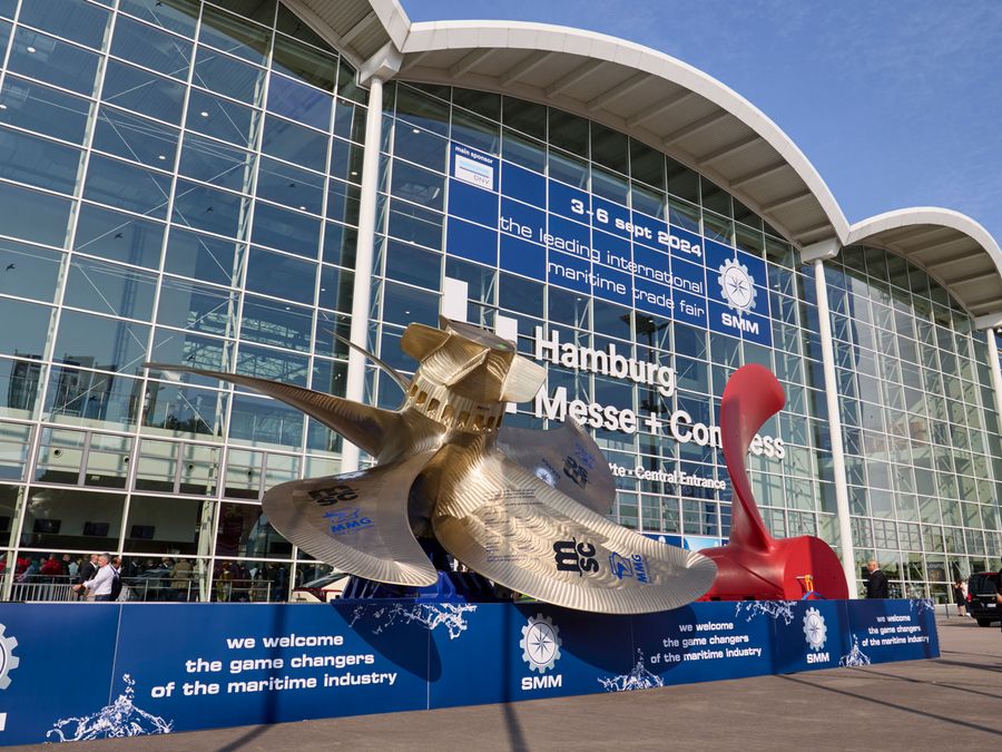 SMM auf dem Gelände der Hamburg Messe Eingangsbereich der SMM auf dem Gelände der Hamburg Messe mit großem Schiffspropeller