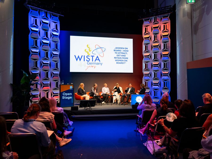 Frauen in der maritimen Wirtschaft auf der SMM Podiumsdiskussion zum Thema Frauen in der maritimen Wirtschaft auf der SMM in Hamburg