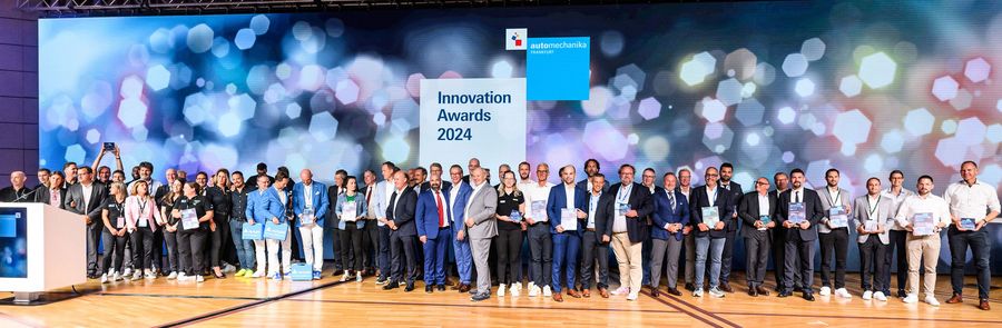 Preisträger und Beteiligte der Innovation Awards 2024 auf der Automechanika Frankfurt