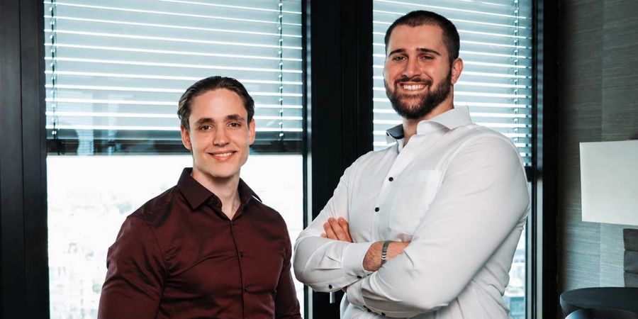 Marko Dejanovic, Geschäftsführer (links), und Moritz Riedel, Vertriebsleitung (rechts) | Gründer von MarModify Dental Marko Dejanovic und Moritz Riedel, Gründer von MarModify Dental