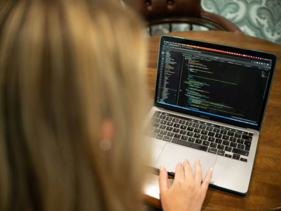 Digitale Plattformen als Innovationstreiber: Warum Unternehmen zunehmend auf individuelle Entwicklung setzen