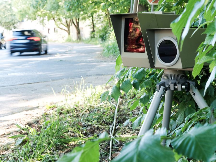 Blitzerfotos und ihre Folgen: Wie Verbraucherportale helfen, Führerscheine zu retten