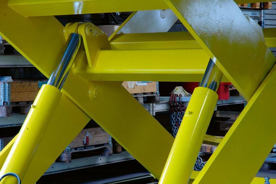 ADE-WERK Detailansicht der Scheren eines Hubtisches ADE-WERK Detailansicht der Scheren eines Hubtisches