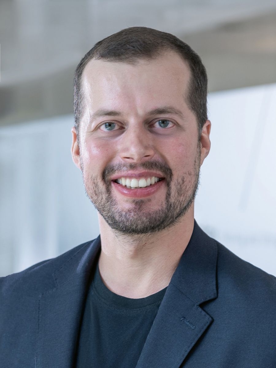 David Niedermaier, Geschäftsführer & CTO AGILOX Services GmbH David Niedermaier, Geschäftsführer & CTO AGILOX Services GmbH