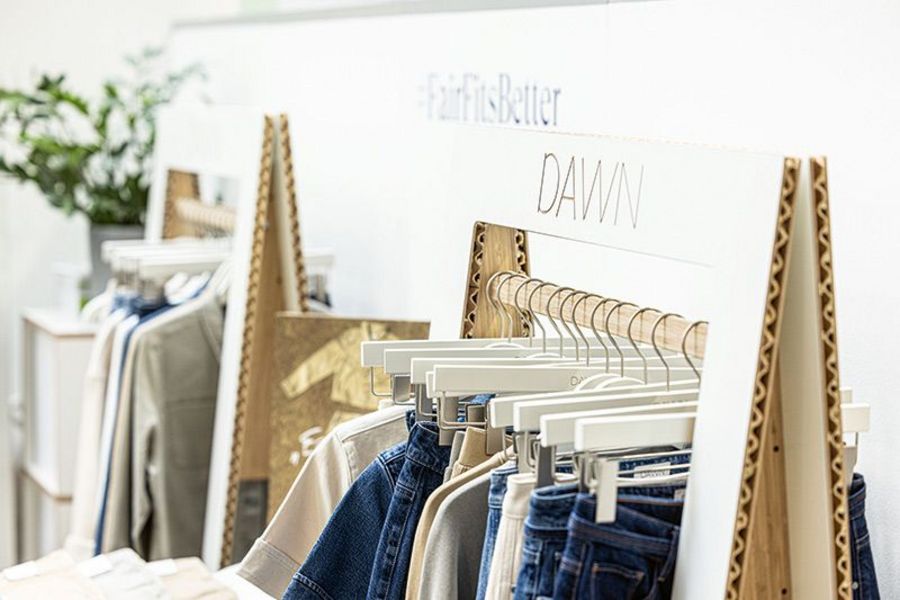 Konrad Knoblauch GmbH Pop-Up Ladenkonzept für das junge Modelabel DAWN Denim Konrad Knoblauch GmbH Pop-Up Ladenkonzept für das junge Modelabel DAWN Denim
