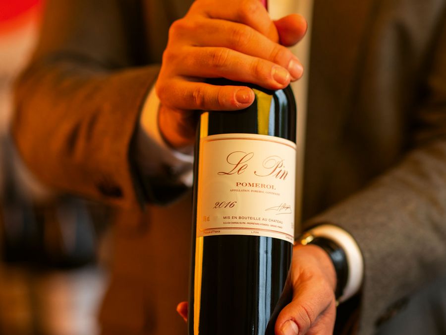 Collectors Wine World bezieht seine Waren vornehmlich direkt vom Chateau Collectors Wine World bezieht seine Waren vornehmlich direkt vom Chateau