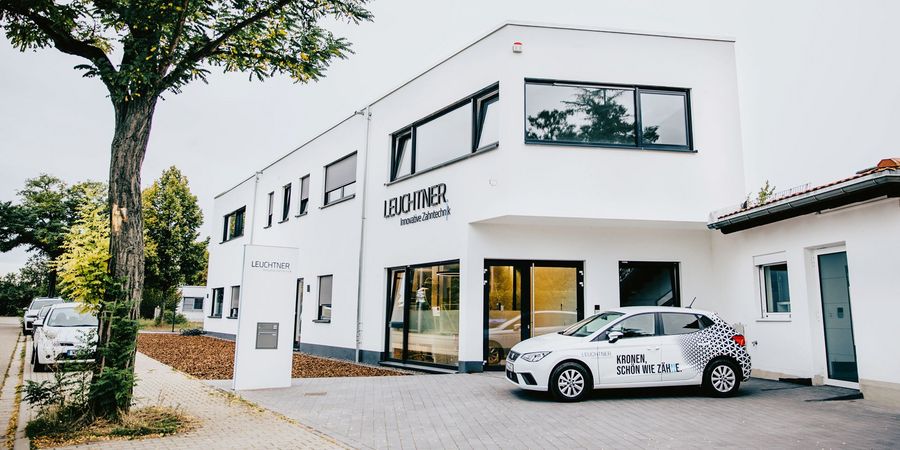 Leuchtner Zahntechnik GmbH Unternehmen im Wandel Leuchtner Zahntechnik GmbH Unternehmen im Wandel