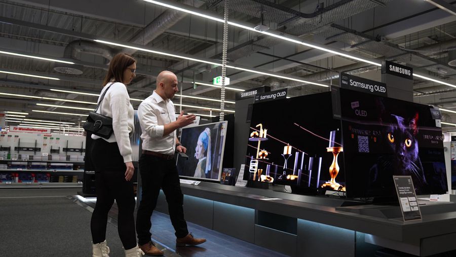 „Case Study Samsung – Live-Kommunikation im Einzelhandel, BLU agency network" „Case Study Samsung – Live-Kommunikation im Einzelhandel, BLU agency network"