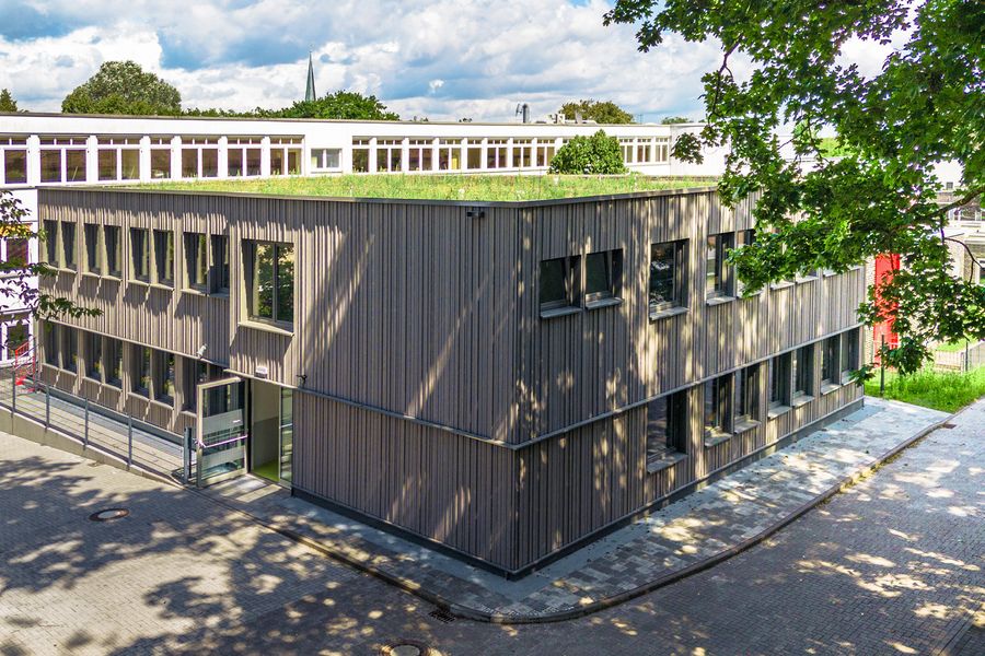 Adapteo Modulare Gebäude zur Miete Holz mit Gründach