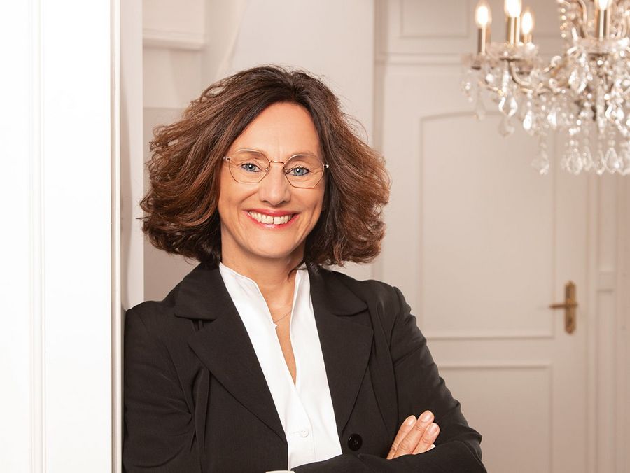 van Bömmel, Sue