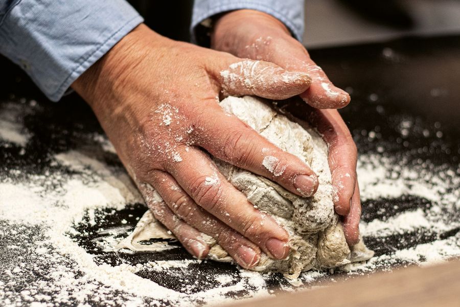 Heidebäckerei Meyer kneten Heidebäckerei Meyer kneten
