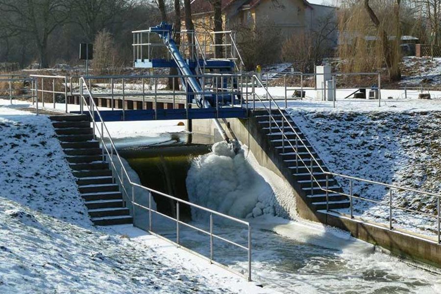 ADE-WERK - Am Wehr in Eberswalde-Liepe arbeitet ein Elektrohubzylinder von ADE ADE-WERK - Am Wehr in Eberswalde-Liepe arbeitet ein Elektrohubzylinder von ADE