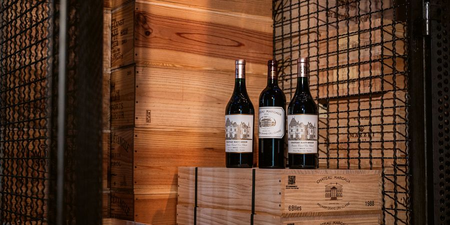 In den Lägern von Collectors Wine World herrschen stets die richtige Temperatur und Luftfeuchtigkeit In den Lägern von Collectors Wine World herrschen stets die richtige Temperatur und Luftfeuchtigkeit