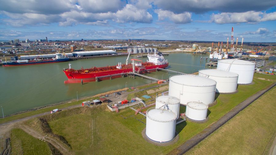 Vom Schiff zur Lagerstätte: Der Wasserzugang ermöglicht eine effiziente Logistik Vom Schiff zur Lagerstätte: Der Wasserzugang ermöglicht eine effiziente Logistik
