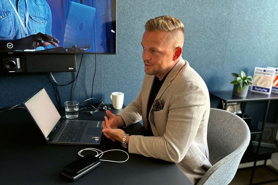 WeMatch Consulting GmbH Daniel Raubaum beim Interview mit Wirtschaftsforum