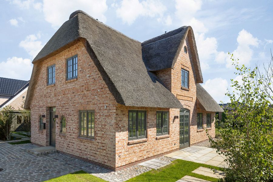 Peter Peters Immobilien GmbH & Co. KG Klinkerfassaden und Reetdach