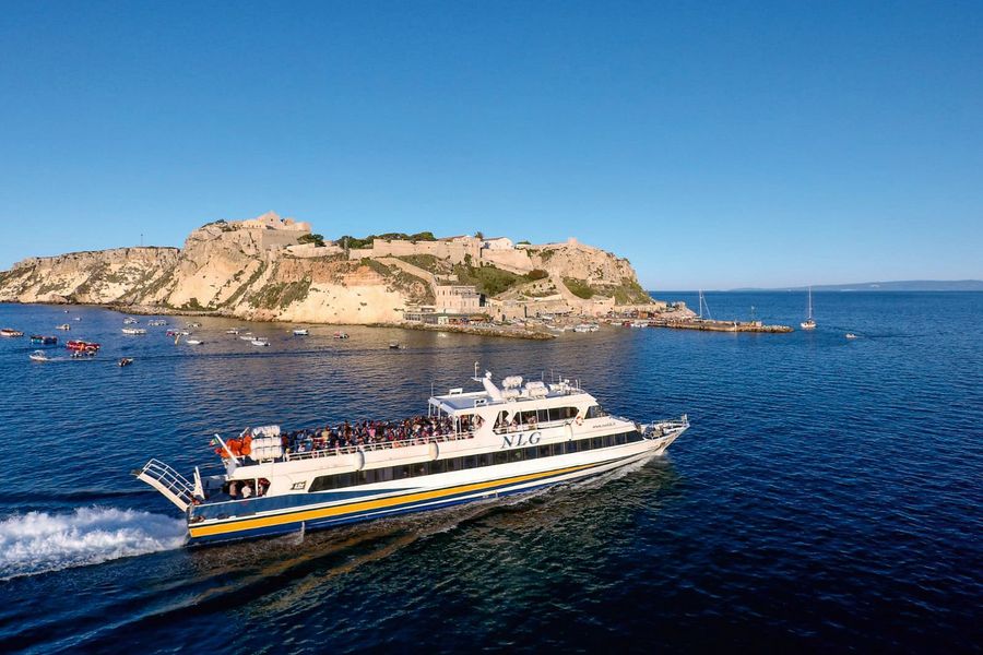 Navigazione Libera Del Golfo s.r.l. Insel San Nicola