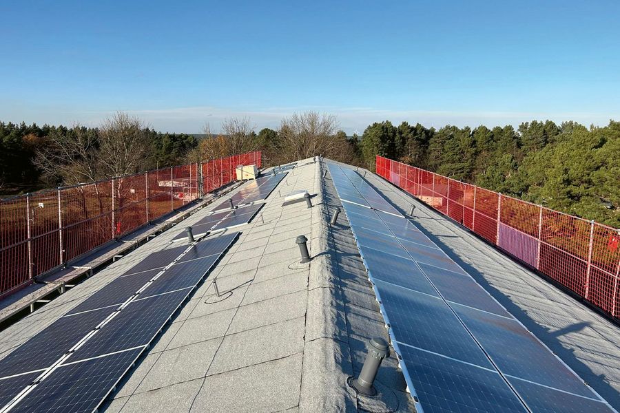 Sonnenexpert GmbH/fri GmbH & Co. KG Dach mit Solar in Guben Sonnenexpert GmbH/fri GmbH & Co. KG Dach mit Solar in Guben