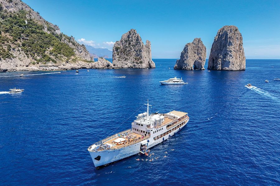 Navigazione Libera Del Golfo s.r.l. Luxus-Yacht vor Capri