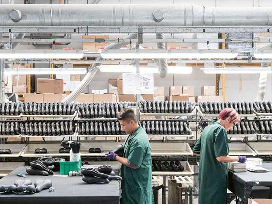 Die Selle Royal- und Fitzik-Sättel in der italienischen Produktionsstätte Die Selle Royal- und Fitzik-Sättel in der italienischen Produktionsstätte
